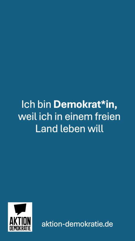 Text in weißer Schrift auf blauem Hintergrund: "Ich bin Demokrat*in, weil ich in einem freien Land leben will."